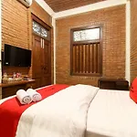RedDoorz near AMIKOM Yogyakarta 2